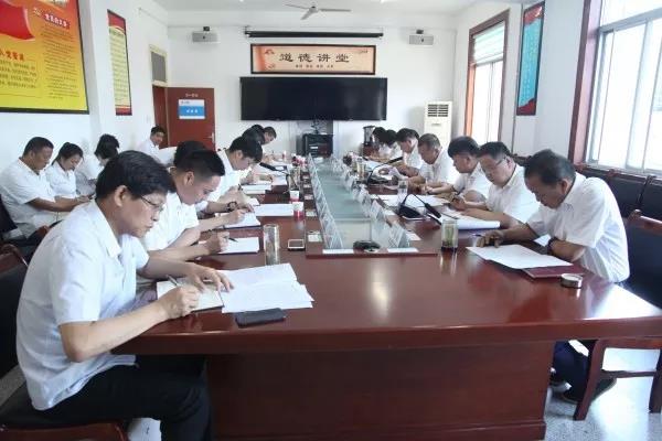 龍鋼集團黨委理論學(xué)習(xí)中心組開展先進典型教育及黨章黨規(guī)專題學(xué)習(xí) 龍鋼集團黨委理論學(xué)習(xí)中心組開展先進典型教育及黨章黨規(guī)專題學(xué)習(xí)